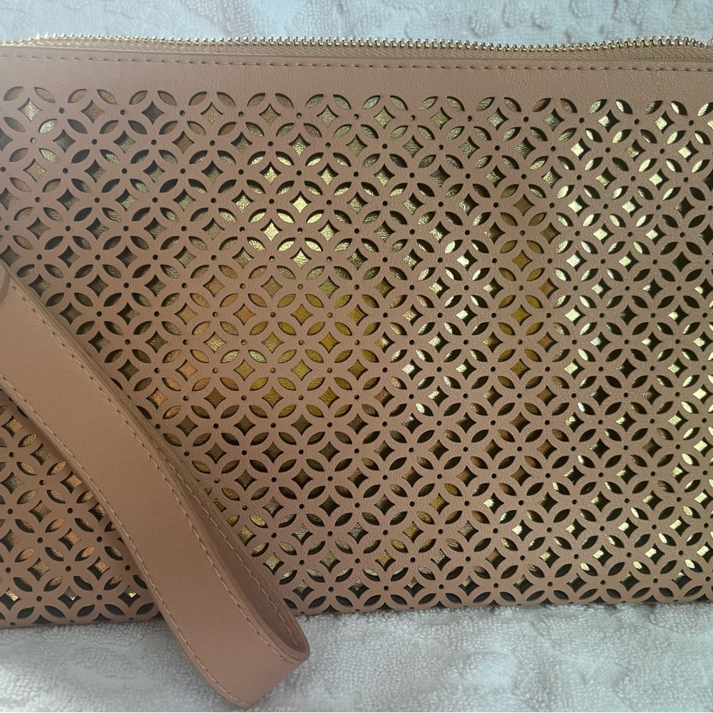 Madison W. Dble Layer W/Gold Hand Clutch